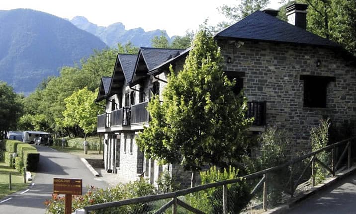 Centro de multiaventura de Asdon Aventura en Pirineos, valle de Tena