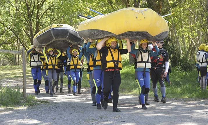 Equipamiento completo para rafting en el río Guadiela