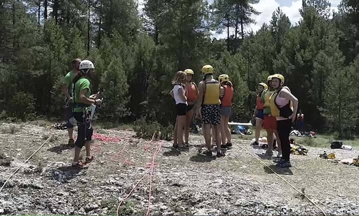 Actividad para grupos, multiaventura en la sierra Cuenca