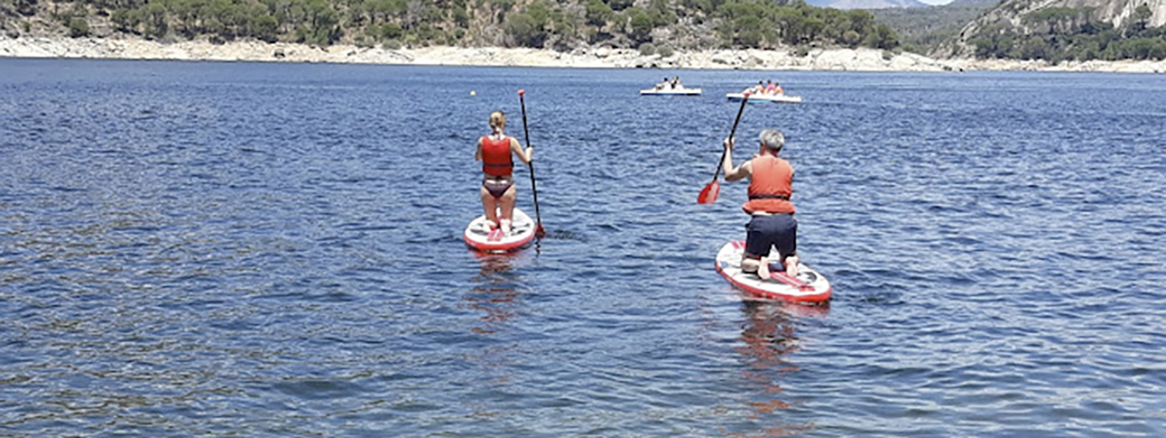 Paddle surf para grupos, escolares, familias, empresas en el pantano de San Juan, Madrid Paddle surf para grupos, escolares, familias, empresas en el pantano de San Juan, Madrid