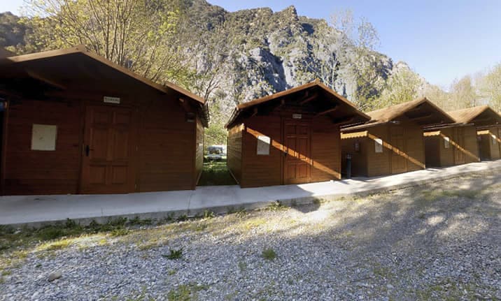 Cabaña de madera, bungallows, albergue, zona de acampada con Asdon Aventura Pirineos